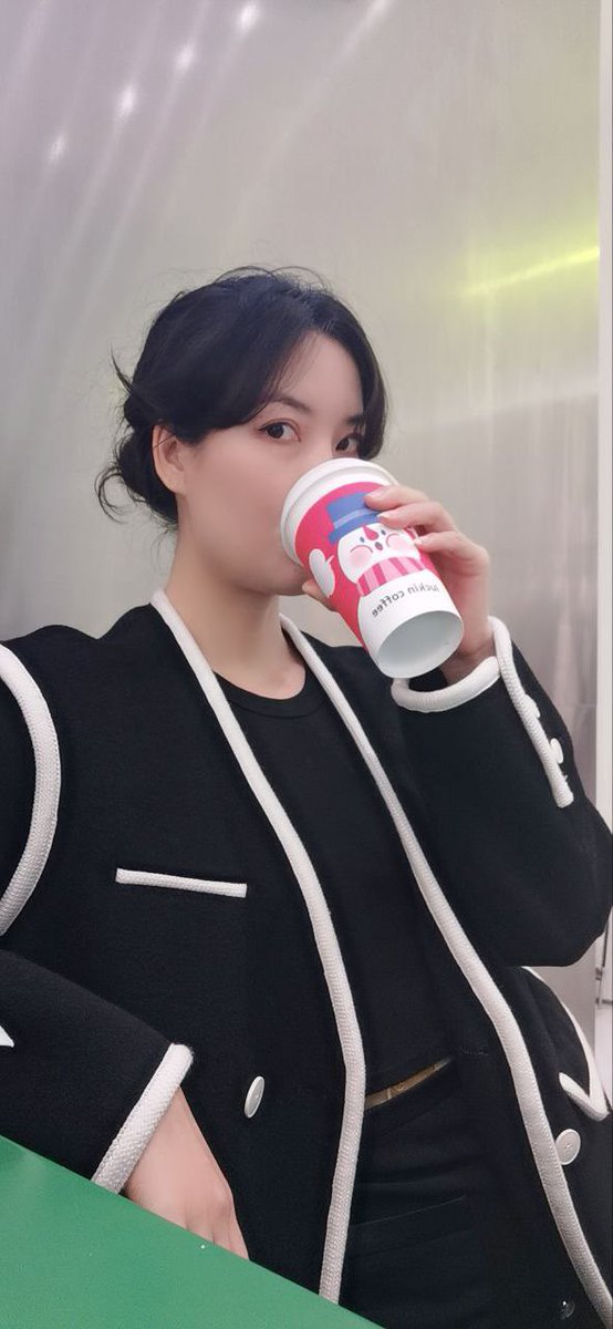 YuanR61346's tweet photo. 冬天的第一杯奶茶🧋 https://t.co/r2Vmlg1Pym