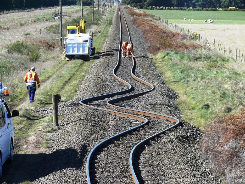 AvidBridgeLover's tweet photo. ๐Did you know that due to the build up of thermal stresses in rails, railroad tracks can often buckle? It is sometimes triggered by external forces e.g., earthquake, but thermal stress build up is a "prerequisite".
#RailroadEngineering
#TrackBuckling
#ThermalBuckling https://t.co/PePgLvqxoa