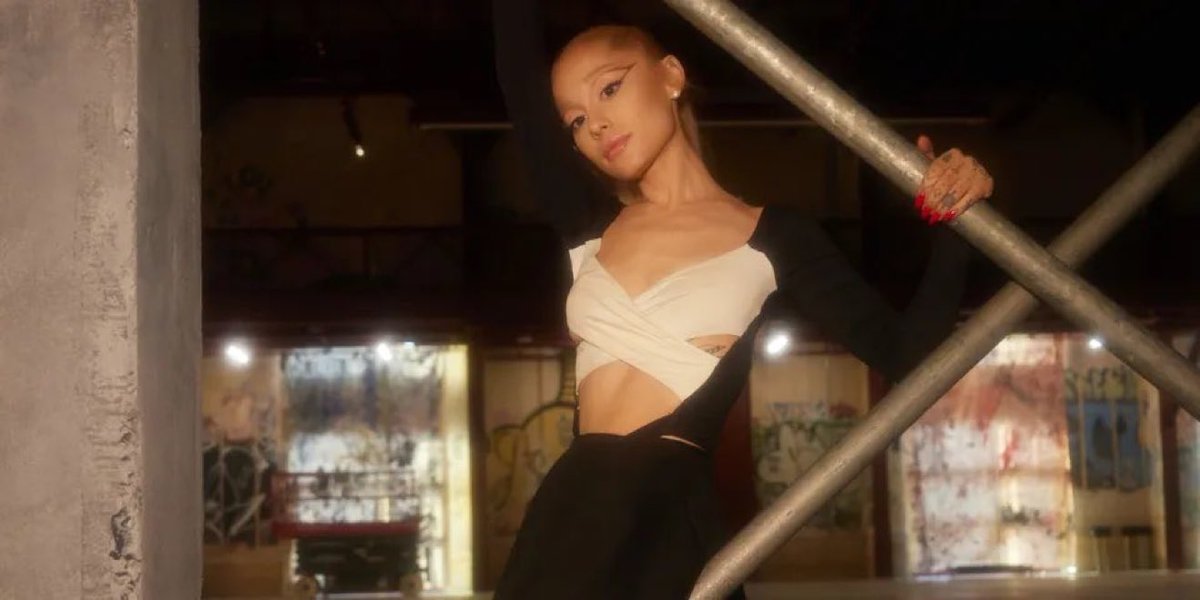arianagrandebr's tweet image. 🚨 Ariana Grande no clipe de “yes, and?”