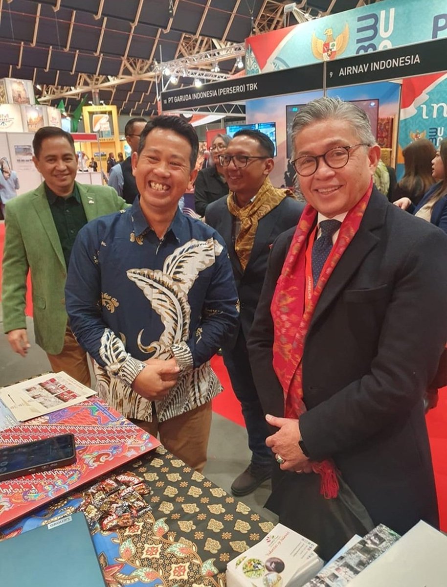 Selamat pagi semuanya. 
Gaat u dit weekend na de vakantie beurs in Utrecht in de jaarbeurs ?
U kunt onze vriend Adil uit Sulawesi daar ontmoeten.
Adil spreekt vloeiend Nederlands en kan al uw vragen beantwoorden.
Ontmoet Adil op de vakantiebeurs !!