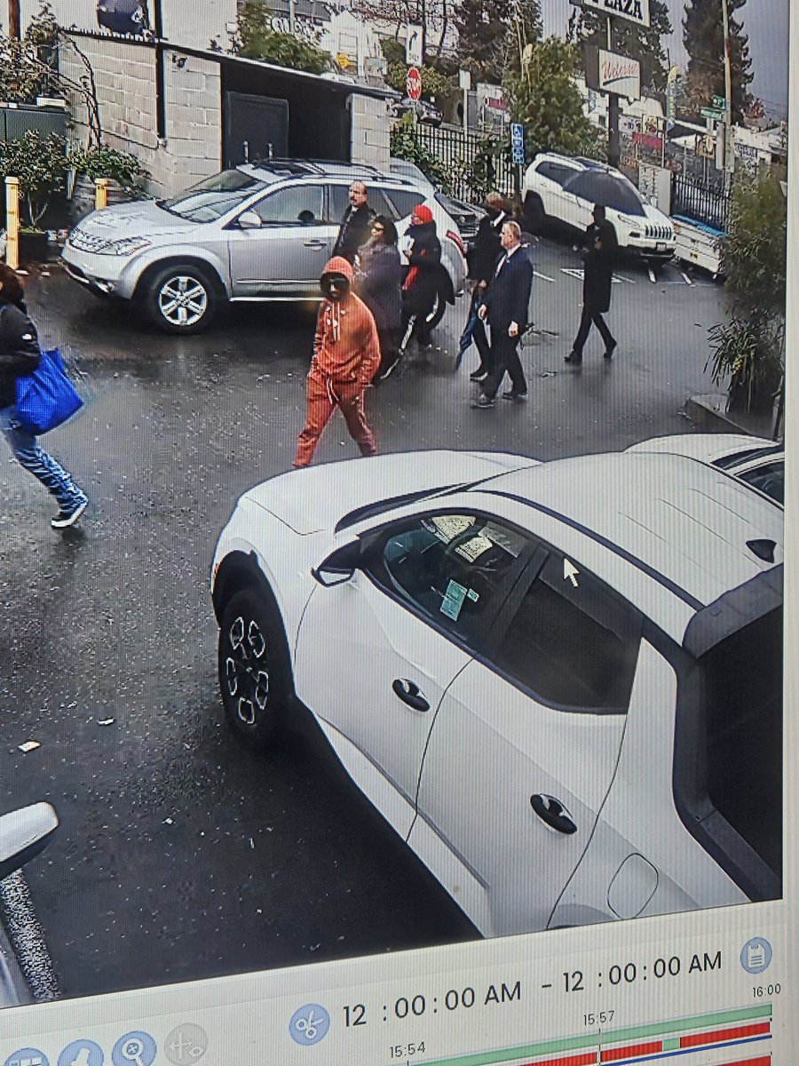 Chrisjonesmom17's tweet photo. Just to be clear DA Pamela Price came to my place of business 1/10/2024. She knows my email and my number. She did NOT talk to any business owners or pass out any flyers (Nola stuck 1 in a door). I took it how it looked with her armed goons. I have FULL FOOTAGE https://t.co/9oOviEkyKR