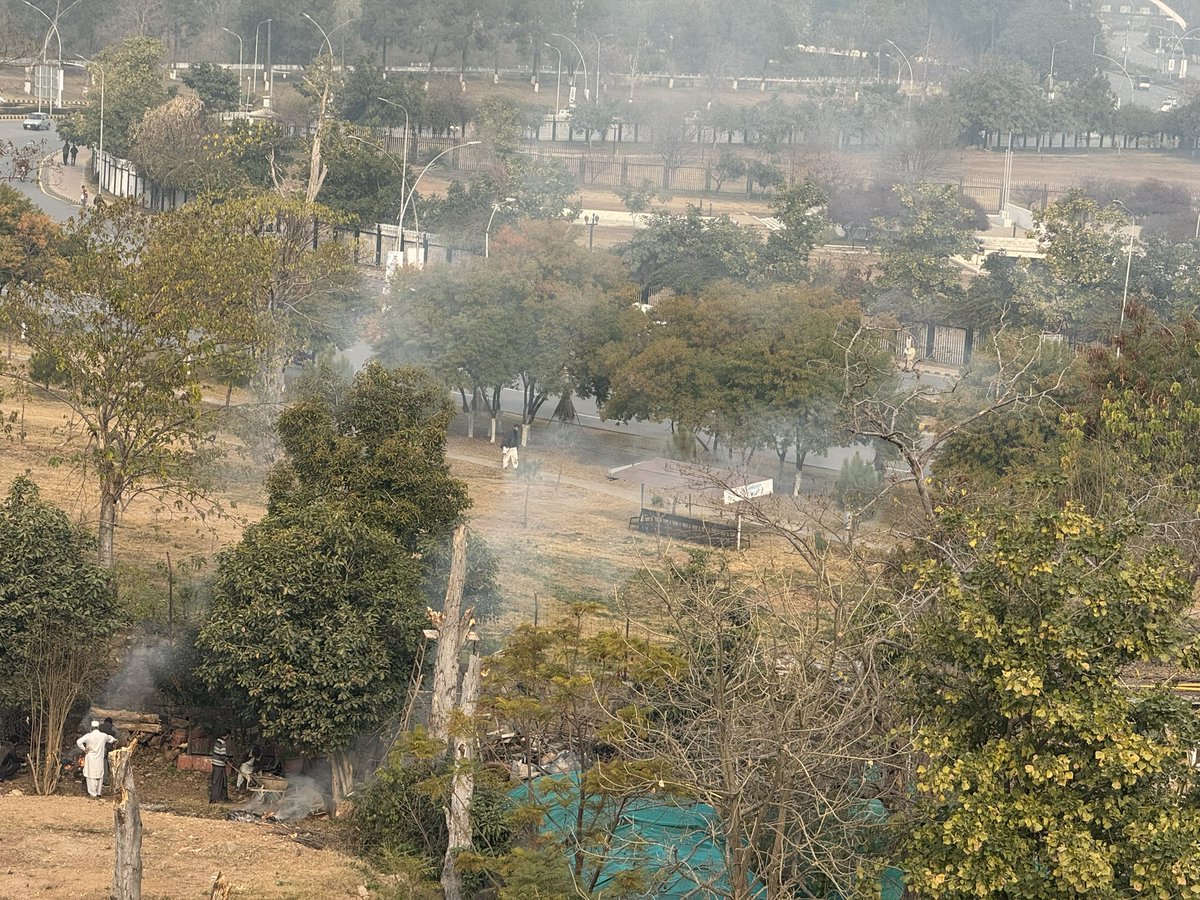 ClubIslamabad's tweet photo. This fire is lit in the heart of Red Zone in Islamabad. Can anyone take notice please!@CDAthecapital @dcislamabad @ccislamabad @DGPakEPA https://t.co/xaHmH5XjT1