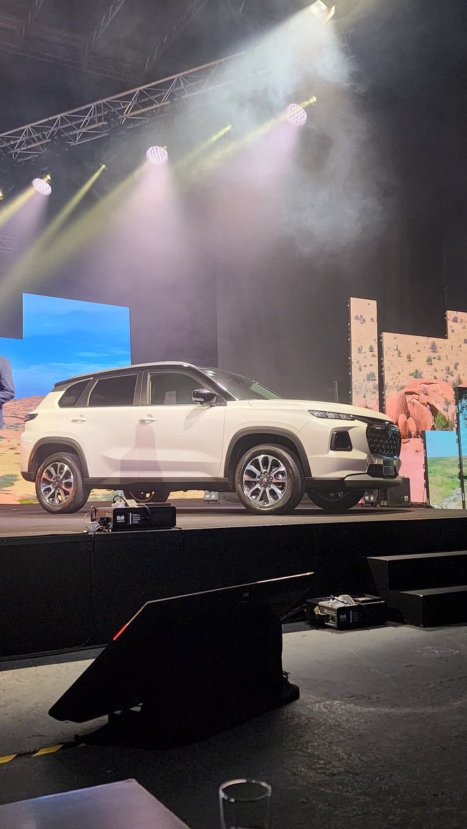 MarioCastilloMX's tweet image. 🚨Novedades en @Suzuki_Mex para arrancar el 2024🚨
-La más interesante, el lanzamiento del Jimny 5-Door cuya preventa terminó en 5 minutos con mil unidades apartadas. Su precio en una sola versión (GLX TA) es de $509,990 pesos y las primeras entregas sucederán el 27 de febrero.…