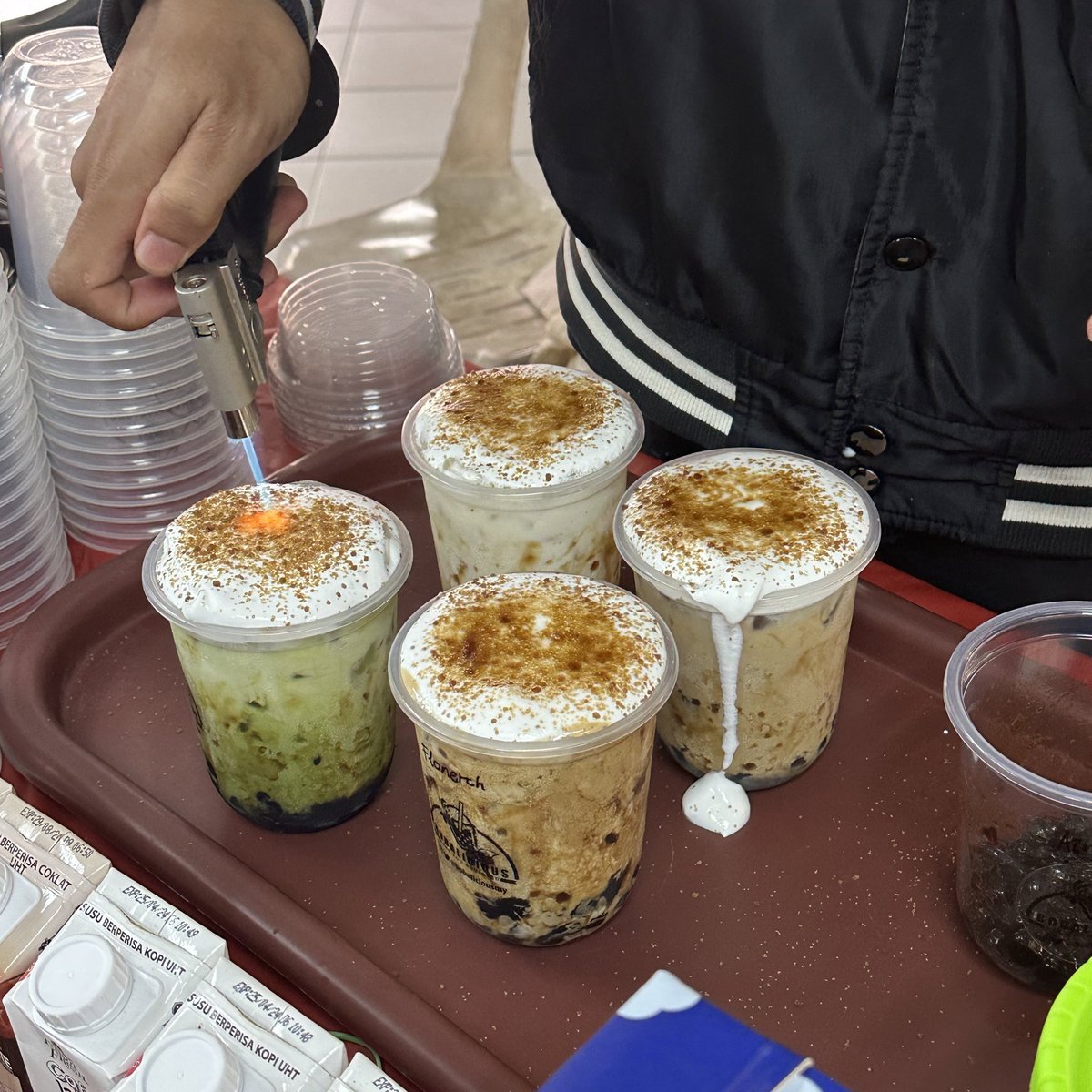 Nurintashaa's tweet photo. Nak air FREE tak?!!

Siapa yang tak busy esok, datang la booth @bobaliciousmy kat The Box, PJ tau.

I nak bagi free je 30 cups to the early bird yang datang esok ❤️❤️ https://t.co/GpqzjMJEVR