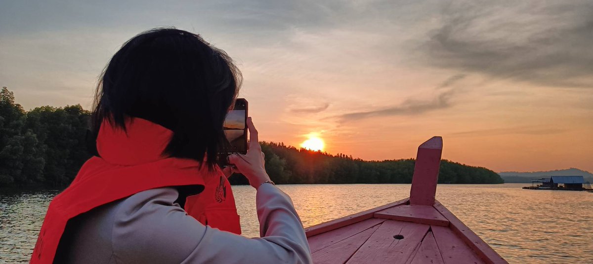 Update !!!! ค่าาา☺️
กรรมาธิการวิสามัญ Landbridge!!!
ลงมติ เห็นชอบรายงานผลการพิจารณาศึกษาญัตติ 
เรื่อง การศึกษาโครงการพัฒนาโครงสร้างพื้นฐานด้านคมนาคมขนส่ง เพื่อ พัฒนาระเบียงเศรษฐกิจภาคใต้
 เชื่อมโยงการขนส่ง 
ระหว่างอ่าวไทย และ อันดามัน 
( โครงการ Landbridge ) 
เรียบร้อย แล้ว