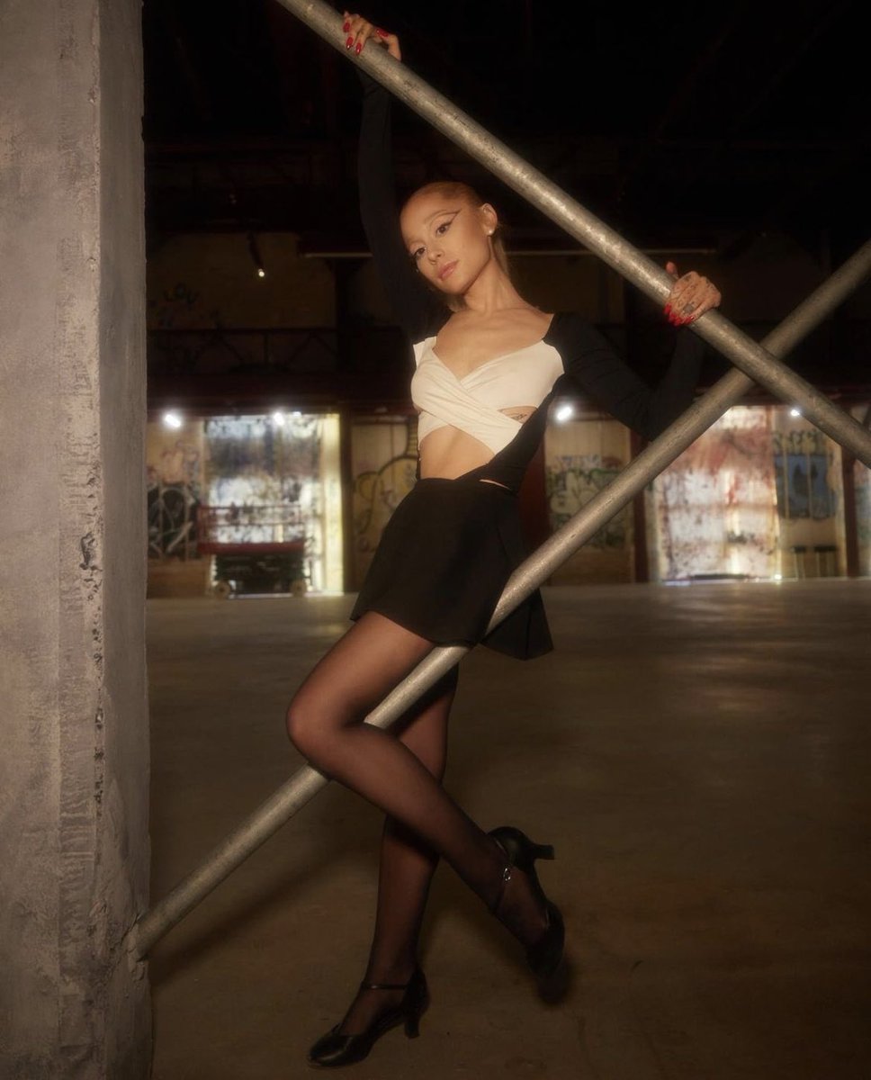 TurgeonFelix's tweet photo. and when i say this is the best album aesthetic yet? ๐ฟ๐ชฉ๐โจ๐ซถ #YESAND #ag7 #arianagrande #motherisback https://t.co/dDV3Q3oYo5