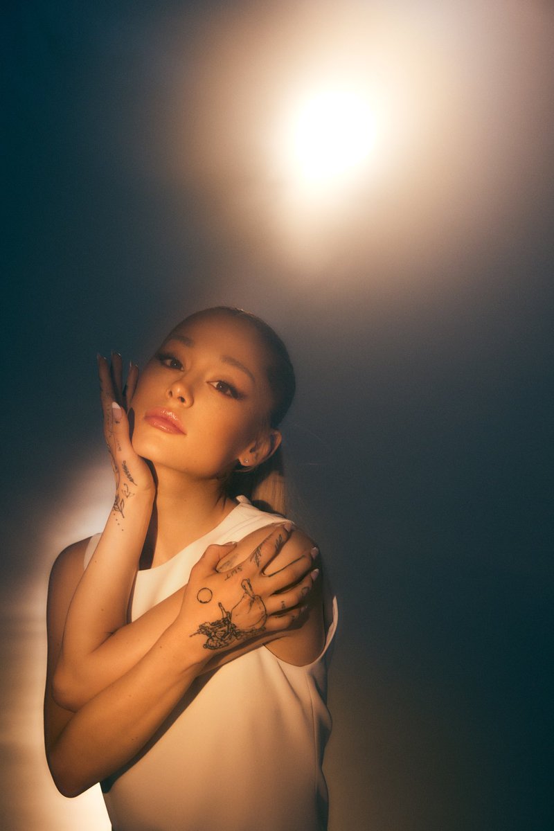TurgeonFelix's tweet photo. and when i say this is the best album aesthetic yet? ๐ฟ๐ชฉ๐โจ๐ซถ #YESAND #ag7 #arianagrande #motherisback https://t.co/dDV3Q3oYo5