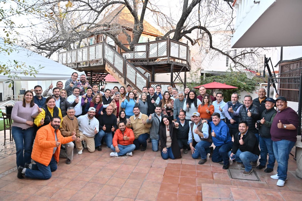 dehoyosemilio's tweet photo. 🧡‼️ARRANCAMOS POR AMOR A ACUÑA‼️🧡

Iniciamos aquí el camino para tener un Acuña mejor, con más fuerza y unidad. 🙏🏻

Primera reunión con militantes y simpatizantes, así comenzamos nuestra precampaña.🟠

(1/3) https://t.co/Ni0lzHdo7M