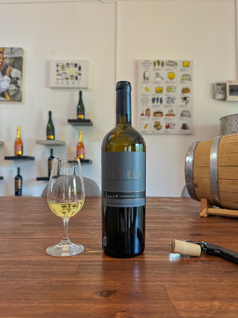 Siwela_Masoga's tweet photo. Discover your next favorite bottle of wine at our cozy tasting room in Harties, just 45 45-minute drive from JHB and Pretoria. Our friendly and knowledgeable staff will guide you through a tasting of our diverse selection of wines. https://t.co/gedTYF5lKe