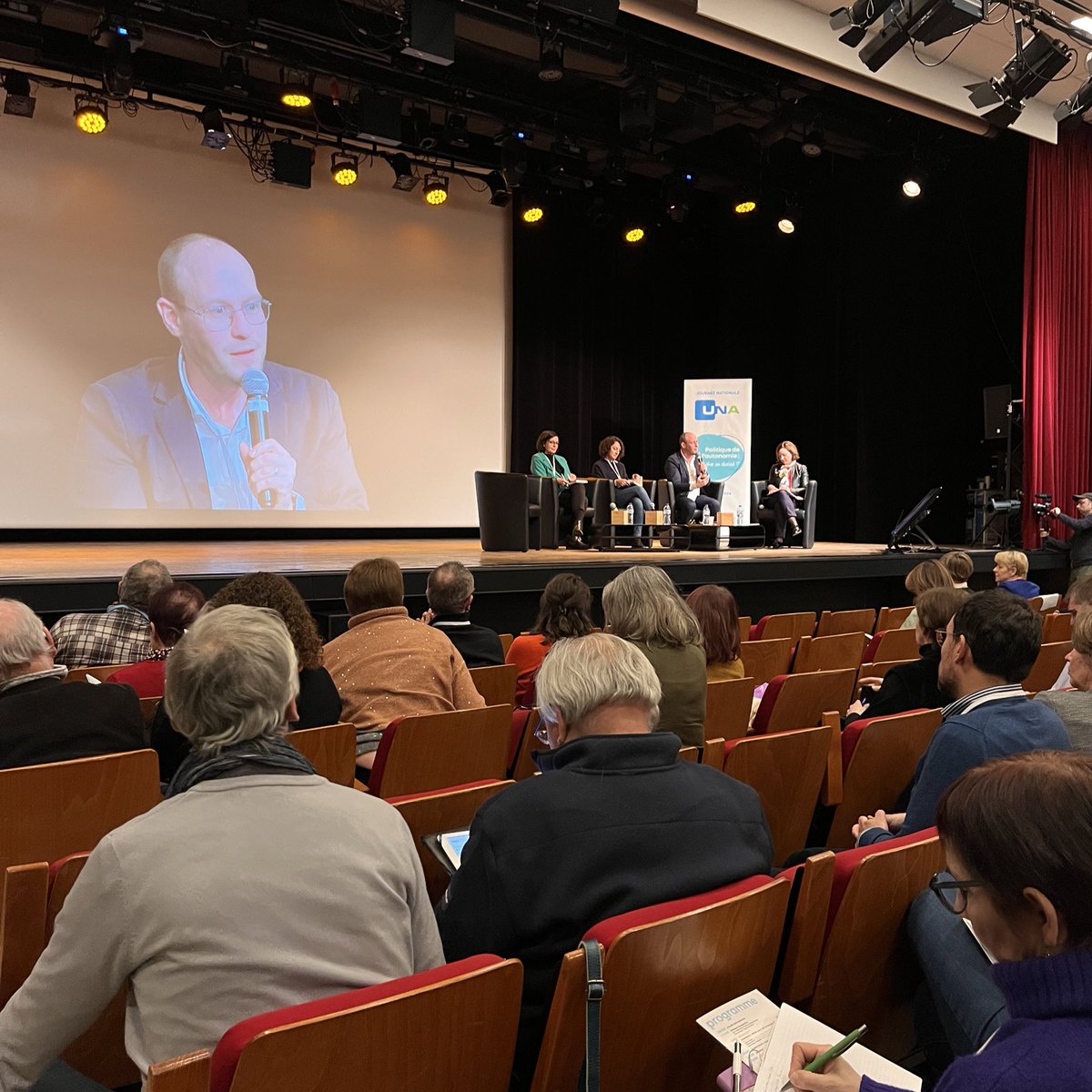 JPhilippebrun's tweet image. [#Ess - Verbatim] @antoinedetourne, dél. gén. @ESS_France : "L’#Ess a cette capacité de mettre des #ponts dans la société et de créer du #lien dans les territoires" (11/01, Journée Nat. @UNAdomicile) 🌁 🔗 cc @jsaddierESS @UDESnationale @ReseauRTES ⤵️