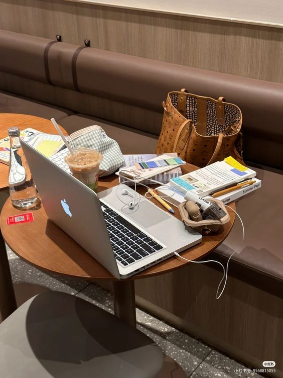 pilatesgirly's tweet photo. long study sessions at the cafes https://t.co/dkO4MIF7RC