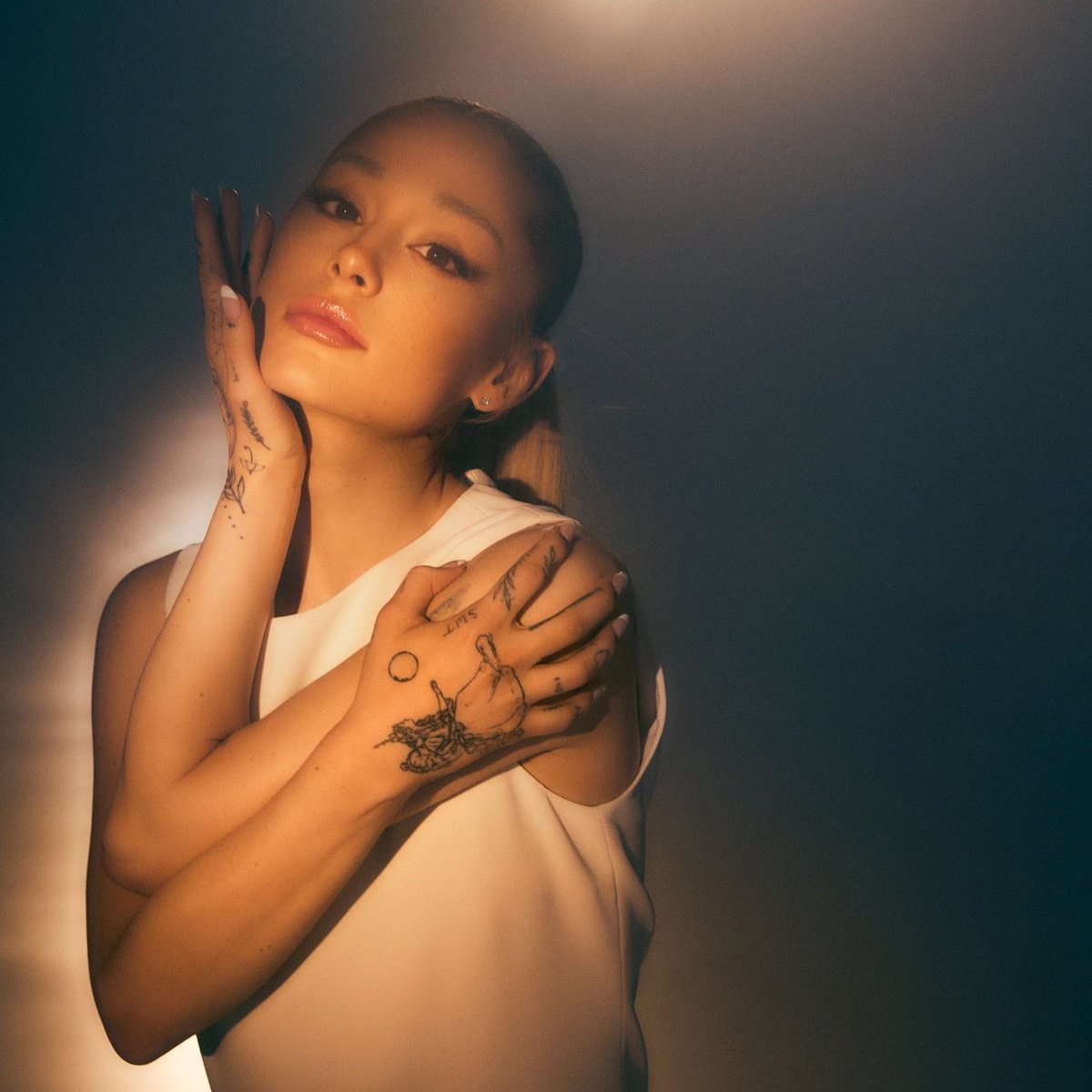 tracklist's tweet image. FALEM DELA! Ariana Grande é o assunto mais comentado do Twitter/X atualmente. #yesand