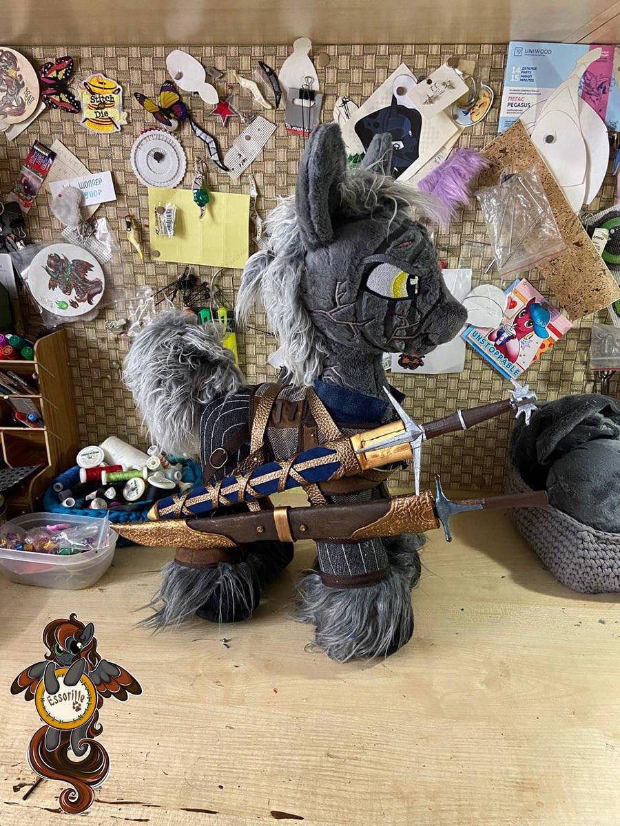 essorille's tweet photo. Zebralt! X) The scabbards are detachable, the swords pull out.
Eyes, scars and veins glow in the dark.
 #mlp #plushie #crossover https://t.co/6bkqixXwkc