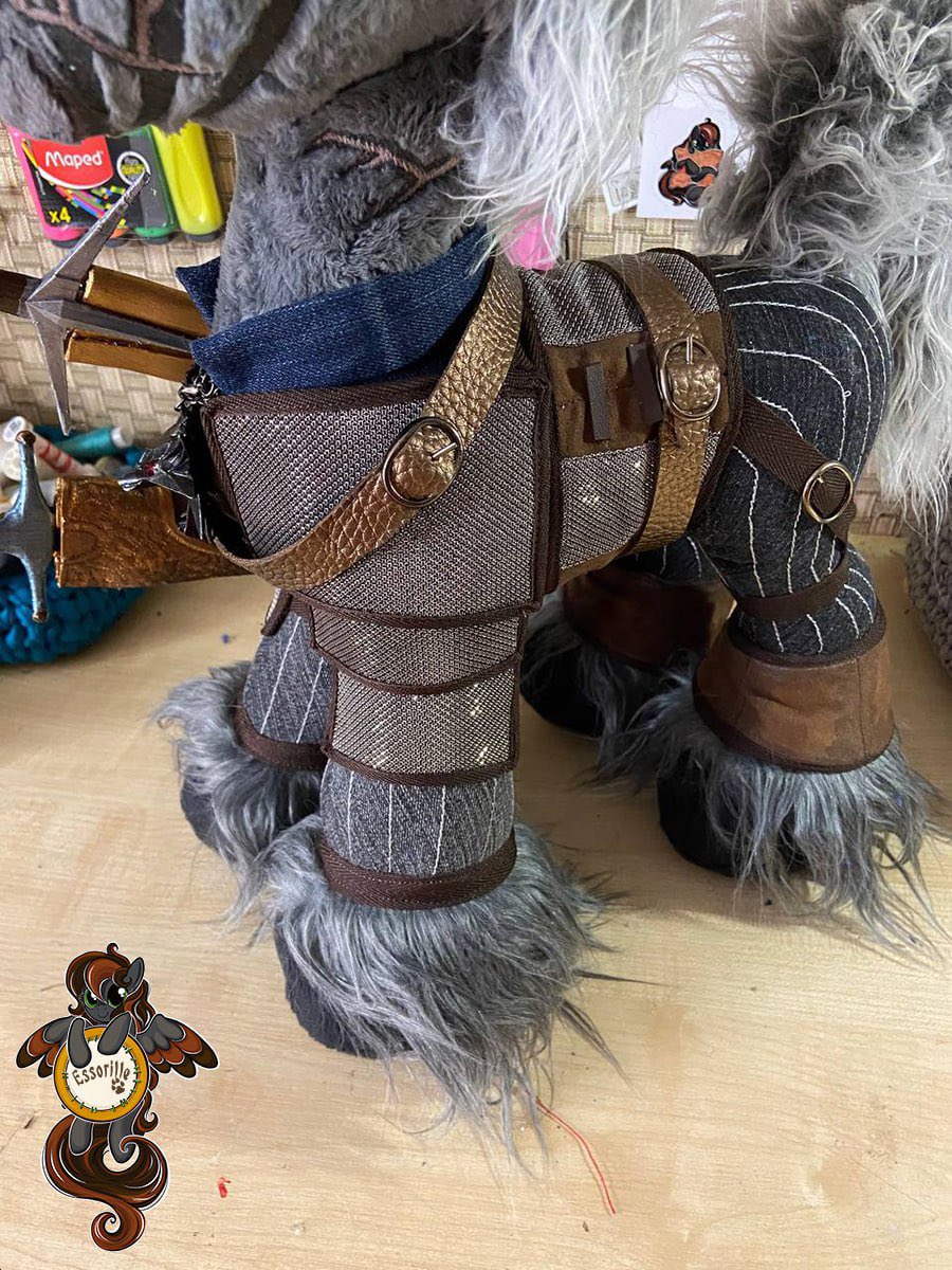 essorille's tweet photo. Zebralt! X) The scabbards are detachable, the swords pull out.
Eyes, scars and veins glow in the dark.
 #mlp #plushie #crossover https://t.co/6bkqixXwkc