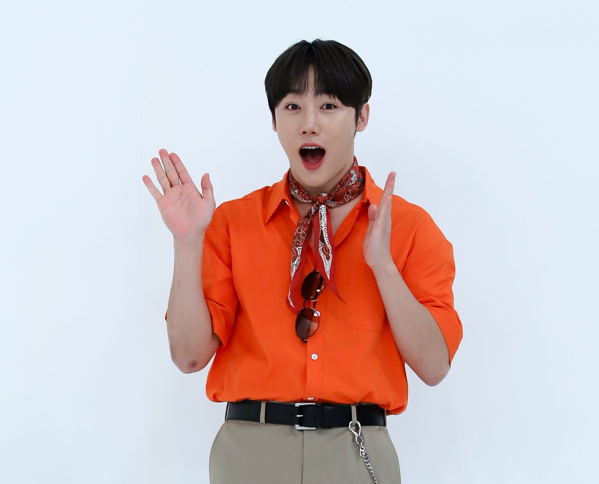 KPOPFAVE_'s tweet image. "I want #LEEMIJOO and #AB6IX to guest on @weeklyidol_ !", "I'm not like anybody else, meaning I'm no ordinary! Trust me, I'll work my hardest as a new #WeeklyIdol emcee. Love you all!", @GoldenChild's #LEEJANGJUN. 😎 Stay tuned, Goldnness! #GoldenChild #골든차일드 #이장준 #주간아