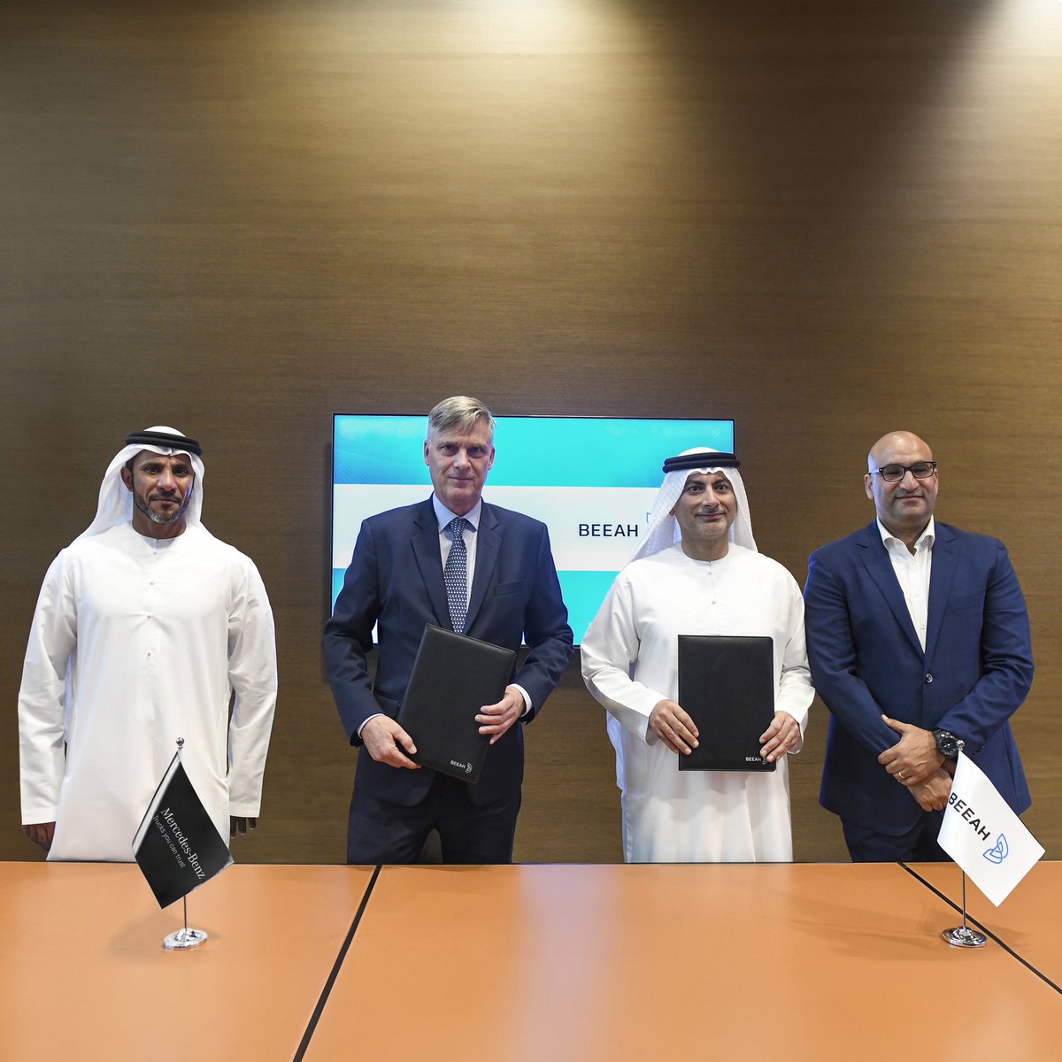 BEEAH has signed a MoU with Daimler Commercial Vehicles MENA (DCV MENA) to promote sustainable transportation in the region. DCV MENA will work with BEEAH to enhance #fleetoperations for its #wastecollection services, prioritize the safety of drivers and the community.