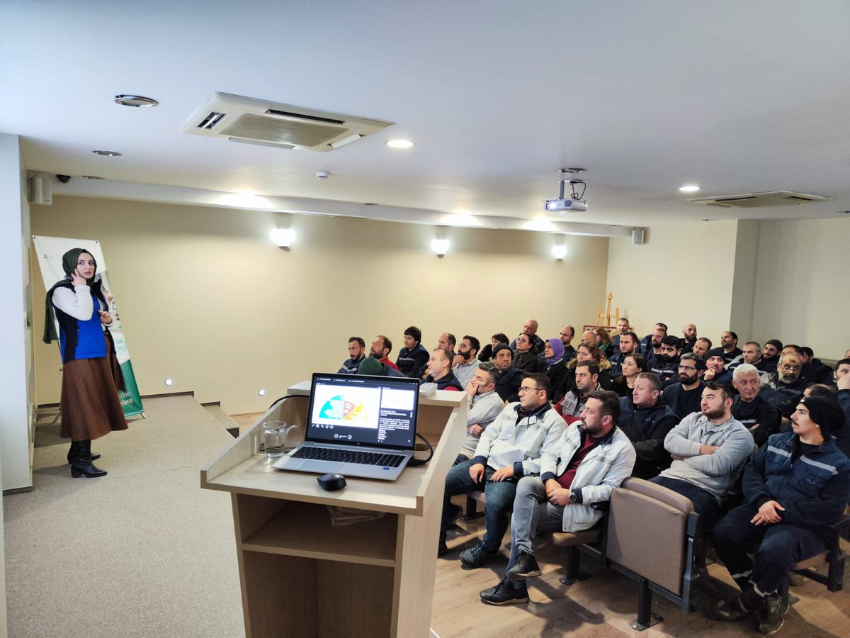 bursaafad's tweet photo. Bursa AFAD İl Müdürlüğümüzce Kamu ve özel kurum kuruluş personeli, sivil toplum kuruluşları, AFAD gönüllüleri ve vatandaşlarımıza yönelik eğitim ve tatbikatlar aralıksız devam ediyor. @BursaValiligi @AFADBaskanlik https://t.co/J9pDYSuGIq
