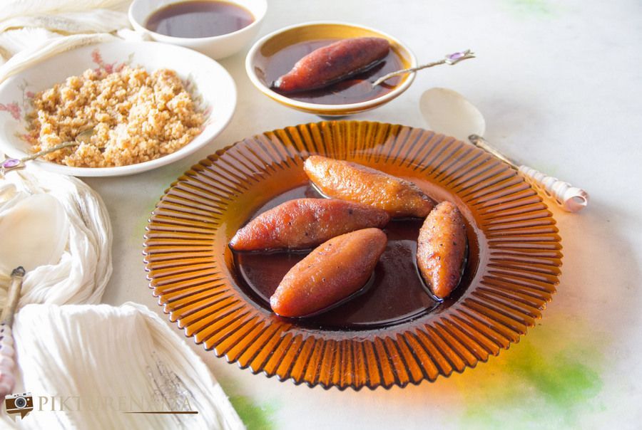HolbrooksScott's tweet photo. This is a traditional sweet potato dumpling stuffed with coconut using nolen gur or date palm syrup.This dessert is first fried and then dunked in the syrup and can be had warm orchilled. 

https://t.co/yKR784FlzA 

#pithe #pithepuli  #gurerpithe #dudhpuli #rangaalurroshopuli https://t.co/tFVgtVYq7p