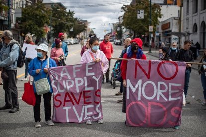 picardonhealth's tweet photo. Major study finds people with #opioids #addiction 61% less likely to die if prescribed #SaferSupply, by ⁦@AndreaWoo⁩ via @globeandmail #HarmReduction #ToxicDrugCrisis  https://t.co/3rx6qbTt42 https://t.co/tUF0N9xtVC
