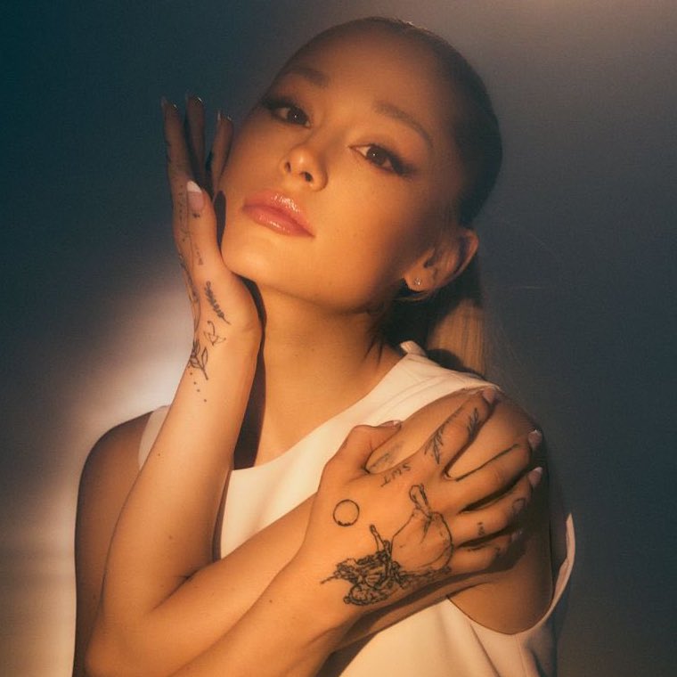 updatecultura's tweet photo. 🚨 MEU DEUS! Primeiro país NO MUNDO INTEIRO a pegar #1 no iTunes com “yes, and?” de Ariana Grande, foi o BRASIL! 🇧🇷 https://t.co/044mp7nr8v