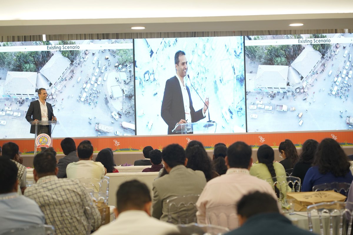 SmartCities_HUA's tweet photo. Harnessing the potential of good urban design, he unveils a vision for Healthy Streets that optimize vehicular flow.
A crucial step towards sustainable urban mobility
#healthystreets #streetsandpublicspaces #smartstreets #streets4people #cycles4change #placemakingmarathon https://t.co/7XcYuVSNMJ