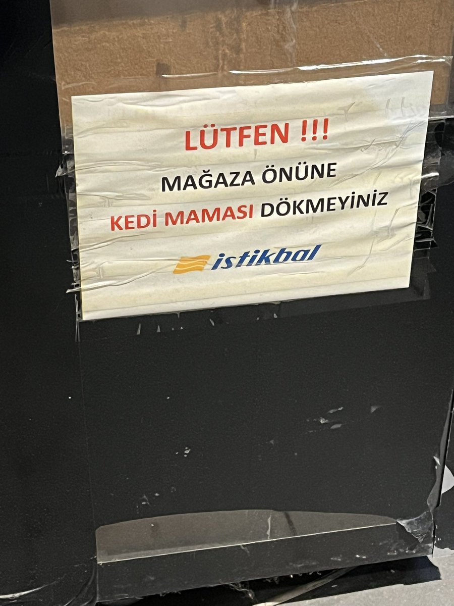 gulinmskt's tweet photo. İnsan olamamış bir marka @istikbal !Günümüzde kurumların çoğu sokak hayvanları için kampanyalar yaparak mağazaların önüne mama kabı, barınak koyup hatta hayvanların mağazada durmasına izin verirken böyle bir not yazıp utanmadan logonuzu da koymanız marka değeriniz için müthiş.. https://t.co/ZwF6Ge9ajc