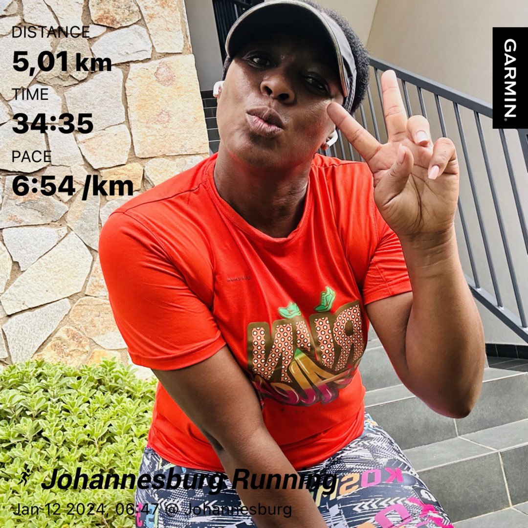 Hope y’all had a good week 💃🏾 Day 5 without sugar 😭😭 it was mood swings galore and fatigue #GorgeousRunner #Team200km #RunWithTBag4Charity #RunWithModiegi #RunningWithLulubel #FetchYourBody2023 
#TrapnLos 
#IPaintedMyRun