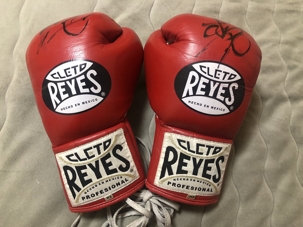 masatakano57's tweet image. Amigo me regalos guantes de entrenamientos(Cleto Reyes)🥊
世界王者候補の実使用メキシコ製グローブを頂きました。
いつもお心遣い有難うございます。
#cletoreyes #guantesdeboxeo #boxeadores #HECHOENMEXICO