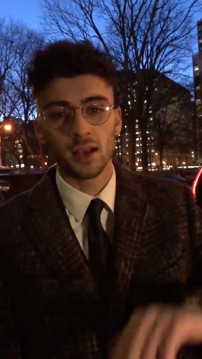 COMFORTZ0UIS's tweet photo. happy birthday to the person who came into my life as a miracle &amp; healed me. thank you so much zayn for being you. you inspire me to be a better person each day. I hope this year brings you a lot of happiness and success cause you deserve them. thank you for existing. ++ https://t.co/Yebl46xGl0
