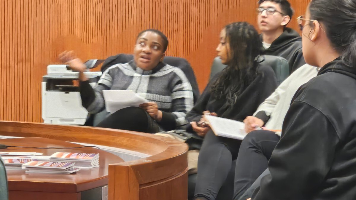 LowerthebarPols's tweet photo. The @montgomerycoll Supreme Court also posed questions to the prosecutors in this search &amp; seizure case. Students prepared for the respective roles by studying case briefs &amp; also by listening to actual Supreme Court oral arguments. https://t.co/jnhNupPKK8