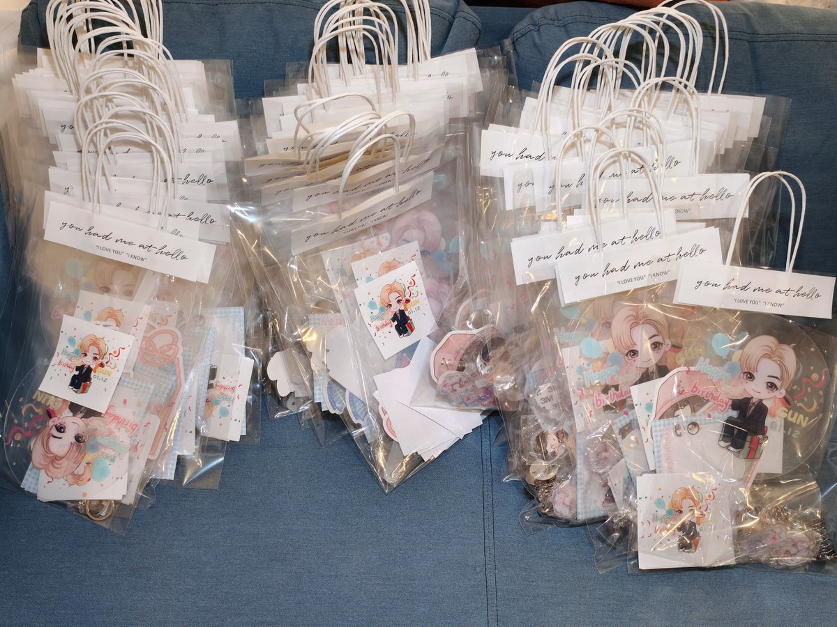 MarkGunData_CN's tweet image. Gifts for fans🤟

💫Total: 50
💫Special: 15
💫Normal: 35

📍Moomuekkung In The Garden
#gunnapatn #AmmoforGN
#GN26THBD