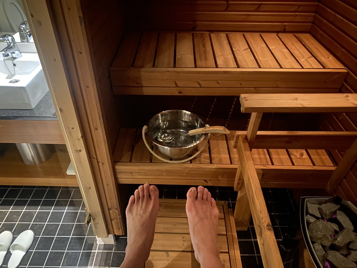 Yuji_KABA's tweet photo. フィンランドでもラップランド=北極圏のサーリセルカで宿泊してるホテルは、各部屋にサウナあり！
'ロウリュ' って、フィンランド語で'蒸気' って意味なんだ〜とか調べながら、1人好き放題のサウナ満喫中
#サウナ 
#santashoteltunturi https://t.co/yDQoxHuT5P