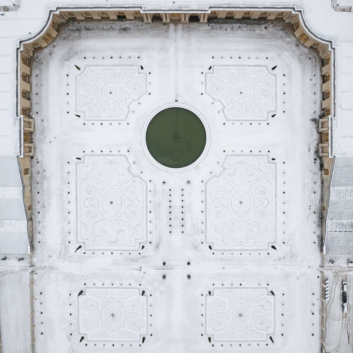 CVersailles's tweet photo. 🇫🇷 Versailles sous la neige 
🌍 Versailles under the snow https://t.co/se77YeR8cY