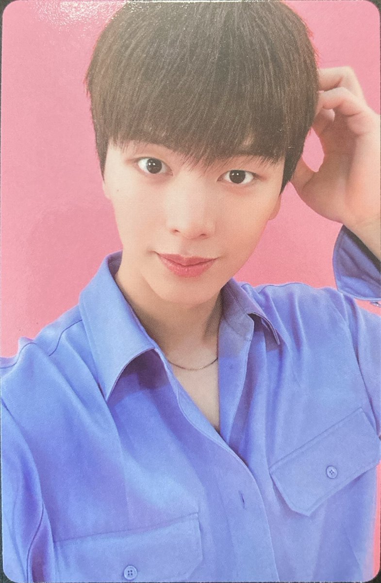 BornToEngSub's tweet photo. sungjae red version:
1. "Tomorrow will be even more fun :)"
2. "Always brightly and bravely :)"
(sungjae uses the word '씩씩하다' which is kind of like brave, or like strong? it feels like a very 'keep your chin up', 'keep calm and carry on' kind of word to me.) https://t.co/996bDXp42G