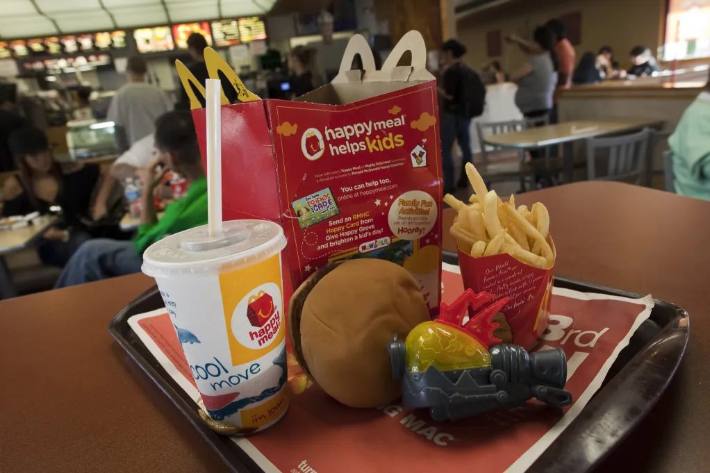 TexasTylerJones's tweet photo. Never to old for a Happy Meal at @McDonalds!
I remember the days when my Mom used to buy me one as a kid :) 
#HappyMeal #Mcdonalds #TakeMeBack #Memories #momsmoney https://t.co/M2raoTLpYp