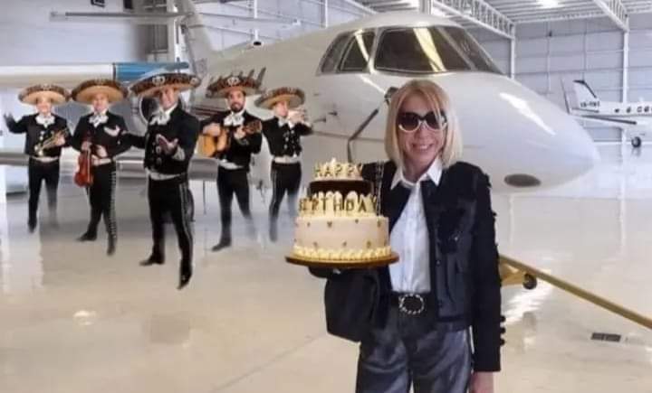 yo llegando a la casa de mi más íntima amiga <a href="/lajosa/">María José Loyola</a>, para felicitarla