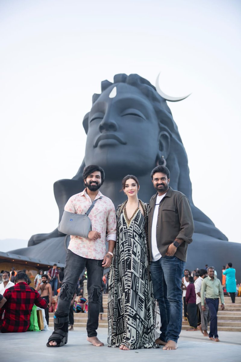 ToouringTalkies's tweet photo. Team MISSION Chapter-1 in front of ADIYOGI at the Isha Yoga Centre, Coimbatore yesterday, ahead of the film's release! 🤗✨
#MissionChapter1 in cinemas near you FROM TODAY!
#MissionChapter1InCinemasNow #MissionChapter1FromJan12 @arunvijayno1 @gvprakash @iamAmyJackson https://t.co/e94mb0EjJK