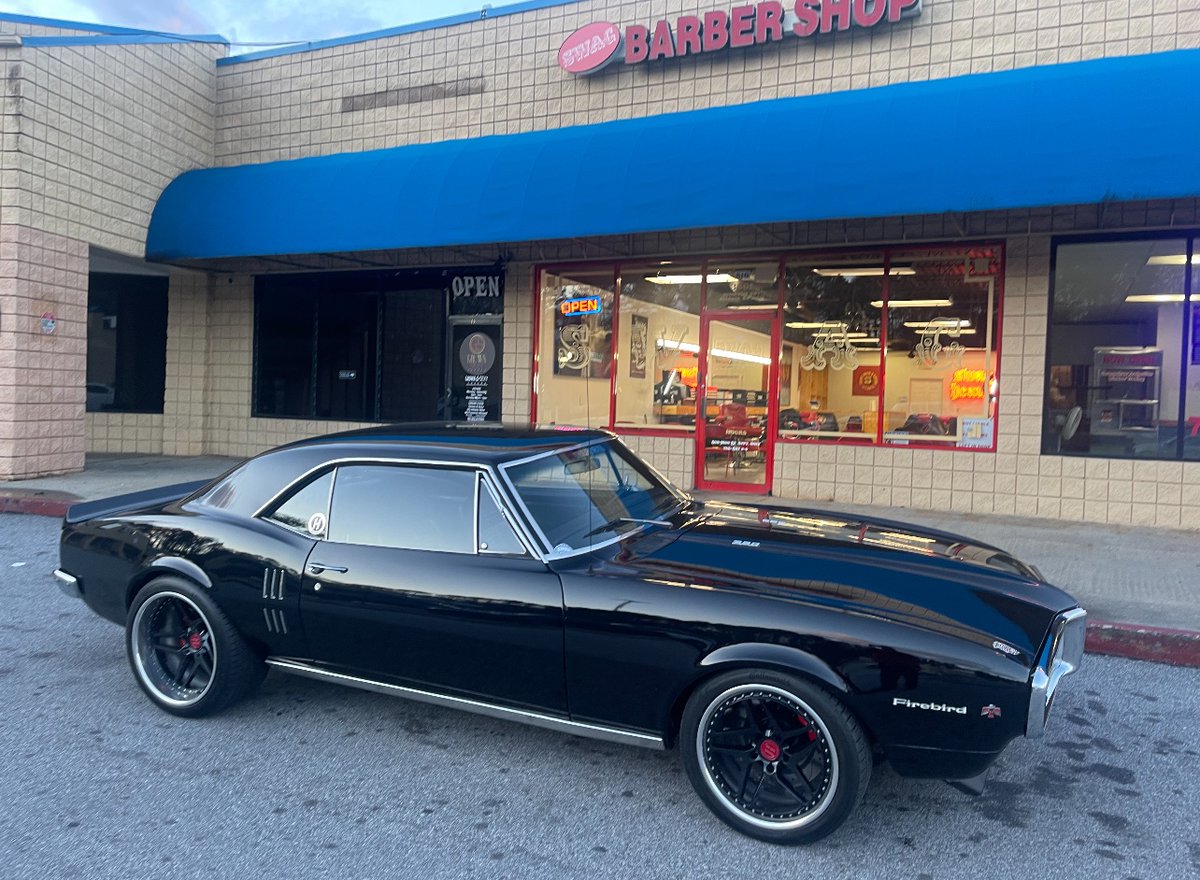 KillerMike's tweet photo. The OG #SWAGshop! 11 years in biz. Serving the South Side of Atl! Pull up on the Shop and get Shaved Washed And Groomed! That's my ole skool and u shud pull yours up. https://t.co/EXOzPYLnJK