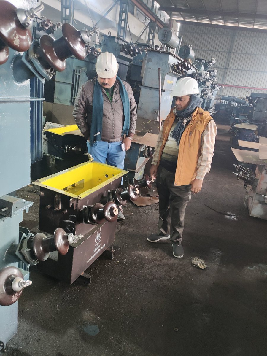 जनपद अलीगढ़ में निर्बाध विद्युत आपूर्ति बनाए रखने के लिए कार्यशाला सारसौल पर परिवर्तकों की मरम्मत का कार्य सुबह की पाली में शुरू हो चुका है।
<a href="/Je_ws_sarsol/">ravi kumar</a> <a href="/Sanju_uppcl/">A.E.(W/S)ALIGARH</a>
<a href="/EwdEe58123/">EE EWD ALIGARH</a> <a href="/raviagarwal68/">Ravi Kumar Agarwal</a>
<a href="/MDDVVNL/">MD DVVNL AGRA</a>  <a href="/UPPCLLKO/">UPPCL</a> <a href="/UppclChairman/">CMD UPPCL</a>
<a href="/dvvnlaligarh/">DVVNL ALIGARH</a> <a href="/dvvnlhq/">Dakshinanchal Vidyut Vitran Nigam Limited</a> <a href="/aksharmaBharat/">A K Sharma</a>  #Trending
