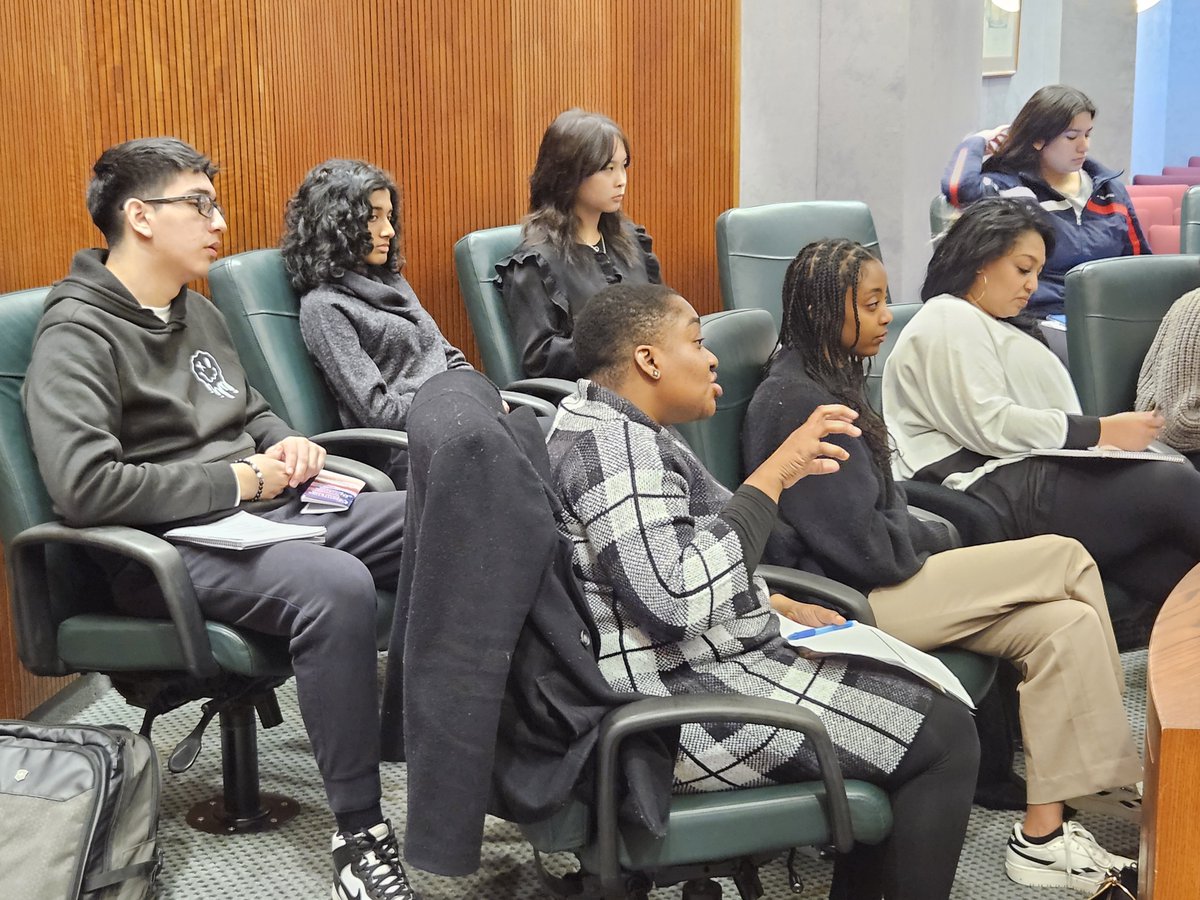 LowerthebarPols's tweet photo. The prosecutors worked diligently to make their case regarding searches &amp; seizures, narcotics, &amp; a hot pursuit situation. Meanwhile, the @montgomerycoll Supreme Court continued to hammer away with questions! https://t.co/eKnyE1674X