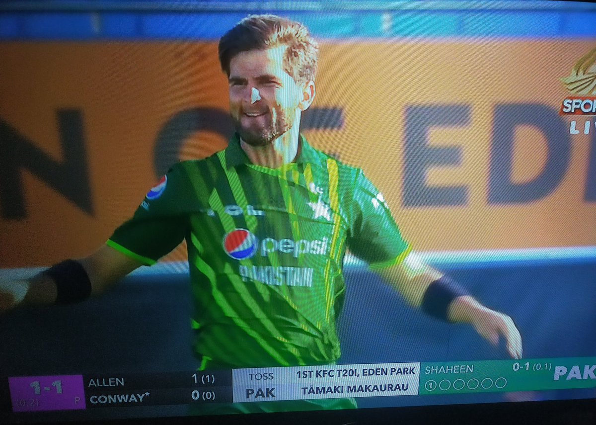 SHAHEEN AFRIDI STRIKES ON HIS SECOND BALL 🇵🇰🔥🔥🔥

First ball duck for Devon Conway ✅ #PAKvsNZ