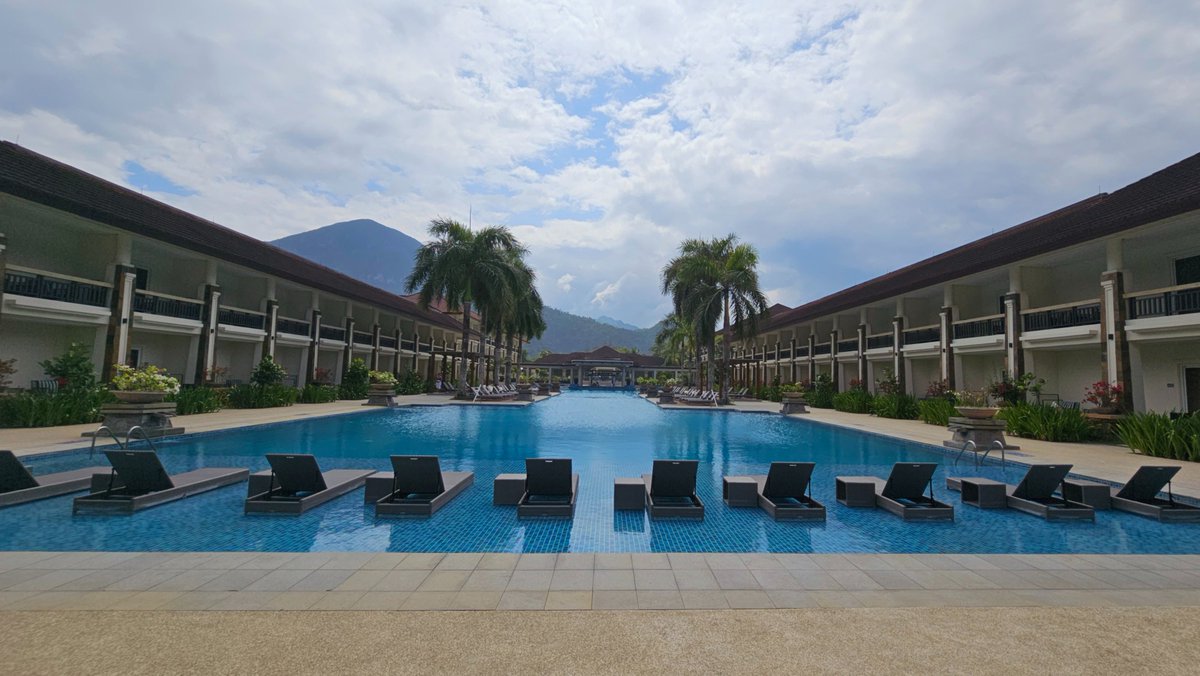 ABSCBNNews's tweet photo. NEW RESORT ALERT 🚨

Here's a look at Four Points by Sheraton Palawan, Puerto Princesa, the first of the multinational brand's hotels to open in the Philippines.

The 168-room property is situated right on the Sabang beachfront and is a short walk to Sabang Port,  the jump-off point for the Puerto Princesa Underground River. | via Karen Flores Layno, ABS-CBN News