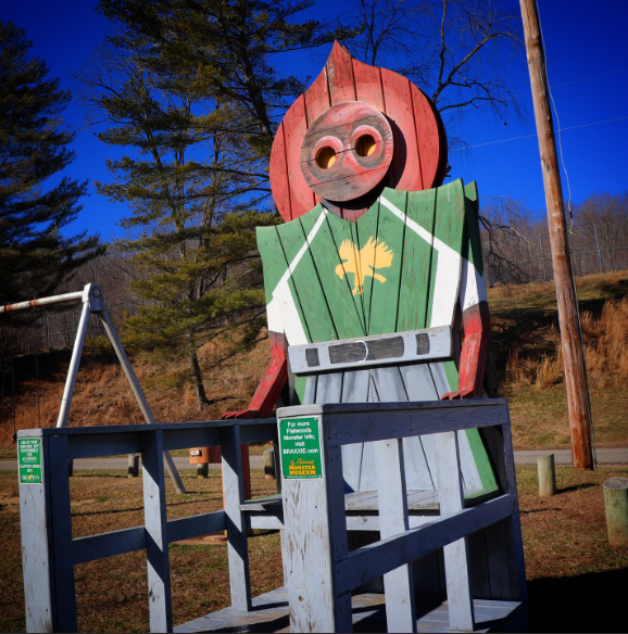 Best_Virginian's tweet photo. The Giant #FlatwoodsMonster Chair At Holly-Gray Park
Sutton, #WestVirginia
#ALmostHeaven #PlaceIBelongWv #VisitSutton #YesWv #flatwoodsmonsterfriday https://t.co/YvReiQm7fN