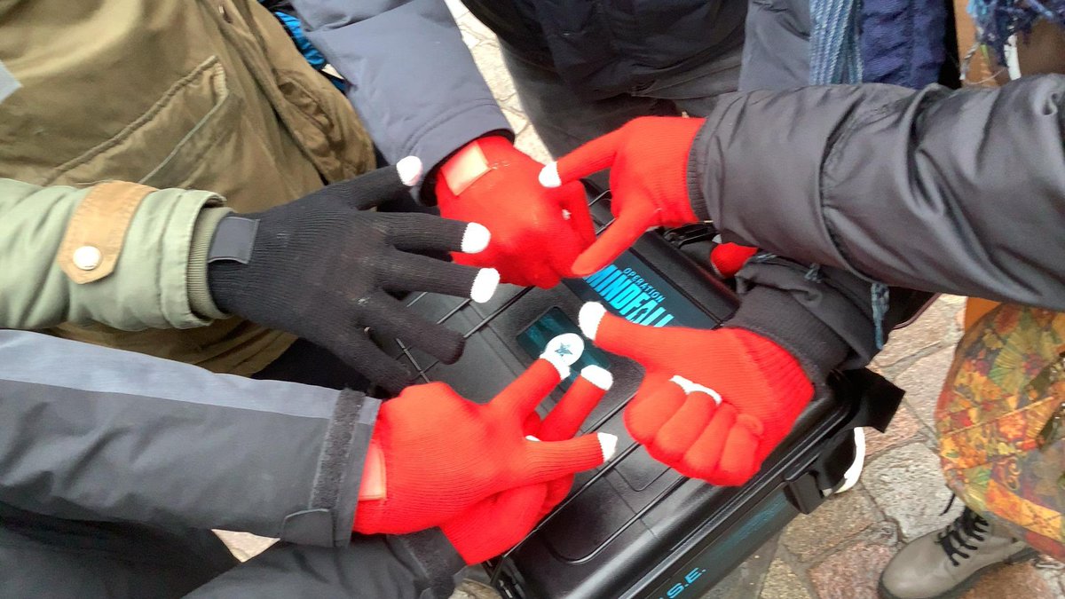 LukullusTours's tweet photo. Bei diesen Temperaturen unterstützen wir unsere Agenten während der Outdoor Escape Games natürlich mit warmen Touch-Handschuhen. Zur Buchung:

https://t.co/jXDjzJwviv

#rätsel
#rätseltouren
#outdoorescape
 #escapegames #escapegame #magdeburg #spiele #spaß https://t.co/QAHjNgZpqe