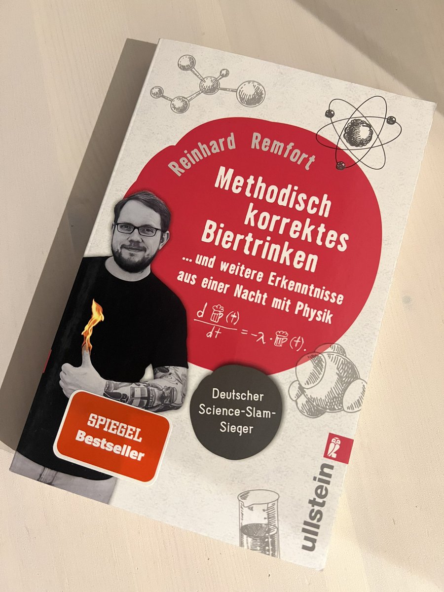 Das ist es. Als Erster vor allen anderen 😂
Vielleicht liegt es daran, dass ich erst bei Folge 79 bin und in meiner Podcast Welt gibt es das Buch noch gar nicht.  🙈
Schon mal kurz angelesen und die ganze Zeit die Stimme von <a href="/ReinhardRemfort/">Reinhard Remfort</a> dabei im Kopf………….😂😂😂