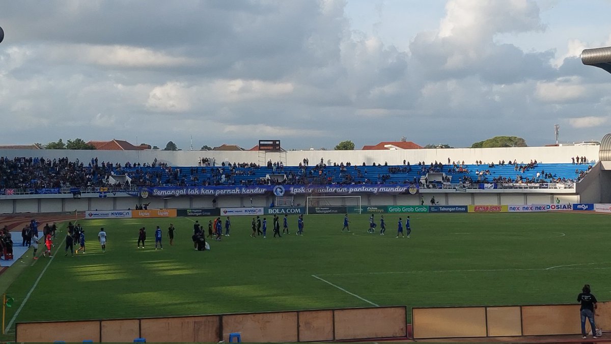 StadionTribune's tweet photo. Jumat, 12 Januari 2024
Laga 12 besar liga 2 2023/2024 antara PSIM JOGJA vs PSMS MEDAN
PSIM JOGJA Menang tipis atas tamunya
PSIM JOGJA 2-1 PSMS MEDAN
#psimjogja #psmsmedan #brajamusti #themaident https://t.co/btbBakqimK