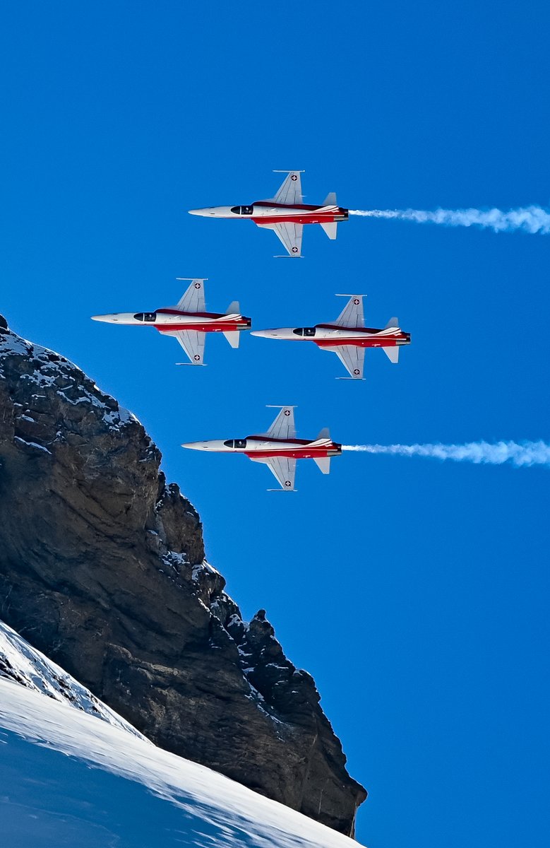 WengenSwiss's tweet photo. Today's airshow by Patrouille Suisse just before the start of the Super-G.
#wengen #lauberhornrennen https://t.co/Wz87zBlYPz