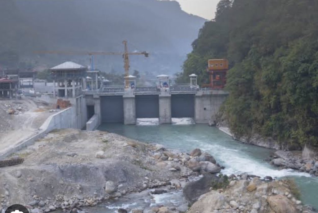bakadifuilaChri's tweet photo. Urgent 🚨
Les travaux de construction du port en eau profonde de #Banana, de la centrale hydroélectrique de #Katenge, de l'aéroport international moderne de #Ndjili au cœur de ce deuxième quinquennat du Président de la République, Chef de l'Etat @fatshi13 , https://t.co/dV9KDwxoVx
