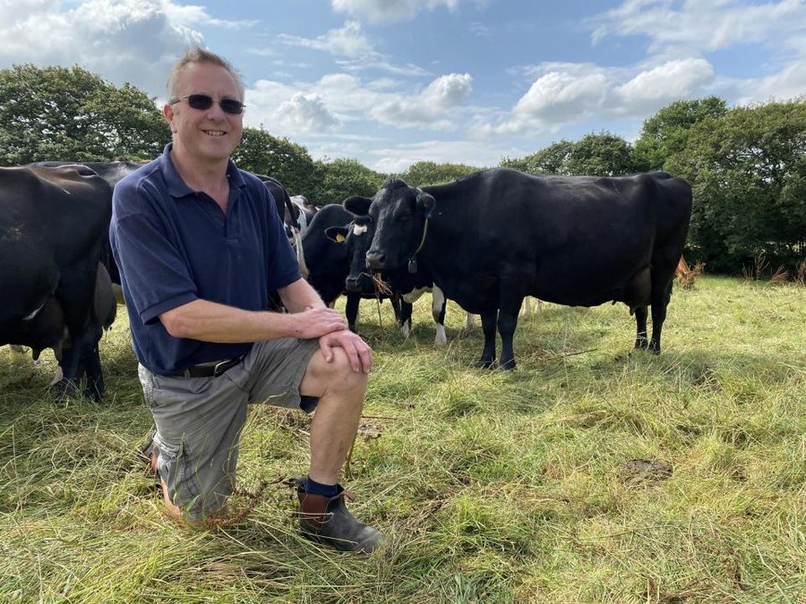 Interested in managing #grazing over winter? @GrasscheckGB #dairy farmer Andrew Brewer sheds light on how his autumn calving system aligns seamlessly with the evolving patterns of grass growth and quality throughout the year. Read more here 👉 bit.ly/48tJZtm