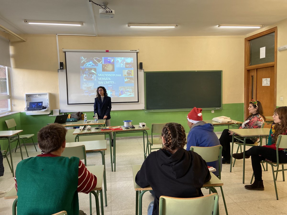 Noe_Merayo's tweet photo. Continuamos mostrando más visitas de InGenias, esta vez en @iescondelucanor en Peñafiel, para incentivar vocaciones tecnológicas entre los jóvenes de la ESO. @Dip_Va @ETSIT_UVa @PC_UVa @Virtuva @UVa_es #Ingenias https://t.co/6fqHpkvcYe